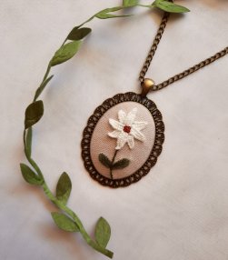 Floral embroidered necklace