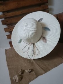 Off-white Leaf Hat 