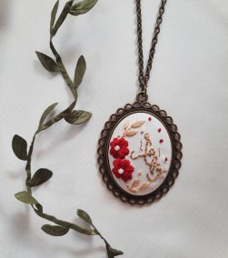 Floral embroidered necklace with name